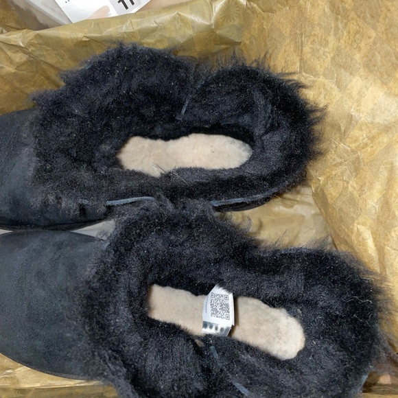 UGG Black Bailey Boots with additional Insoles - Picture 2 of 4